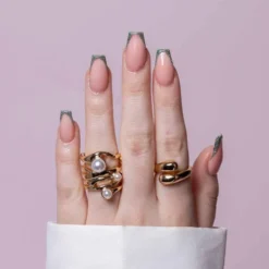 2AM London The Glow Up Collection Reflective Glitter Gel Polish - Just a Girl 7.5ml