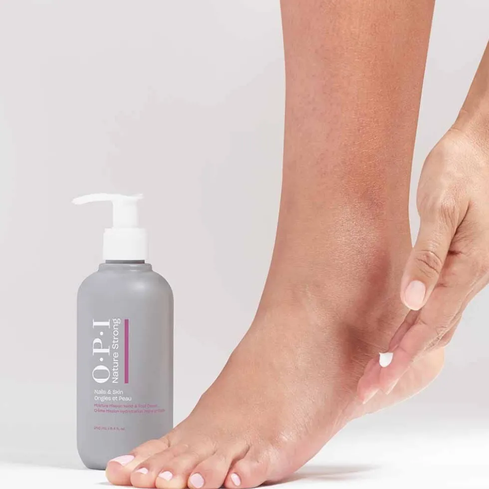 OPI Nature Strong Moisture Mission Hand & Foot Cream 250ml